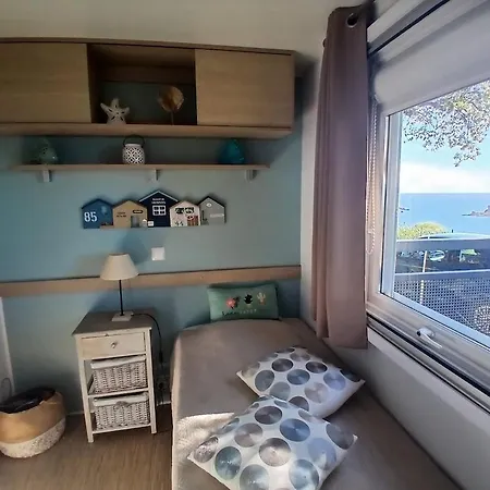Vacation With Exceptional Sea Views In St Raphael Hébergement de vacances *